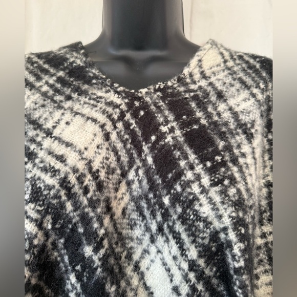 Lauren Ralph Lauren Pullover Poncho Fringed Black & White Women Cape Plaid - Picture 2 of 4